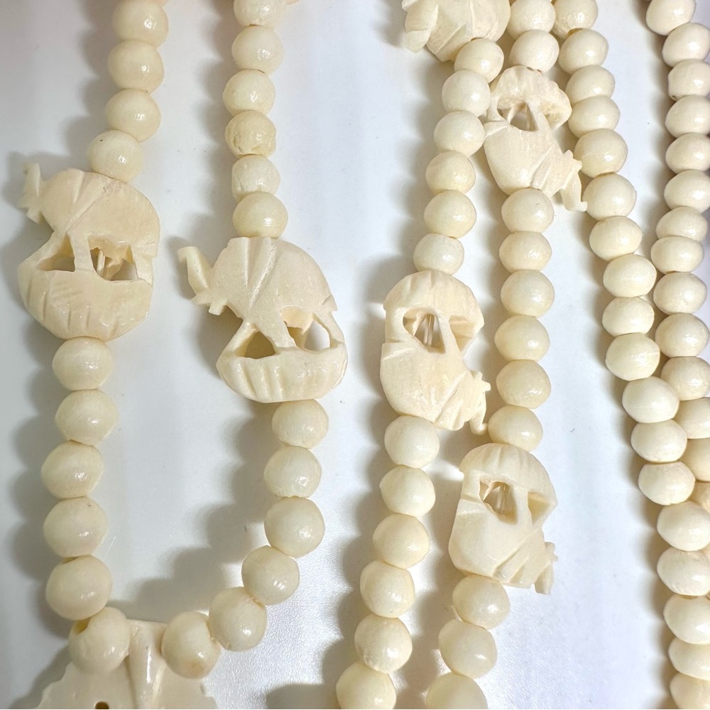 VINTAGE⚜️Carved Faux Ivory Elephant Beaded Necklace - Picture 6 of 9